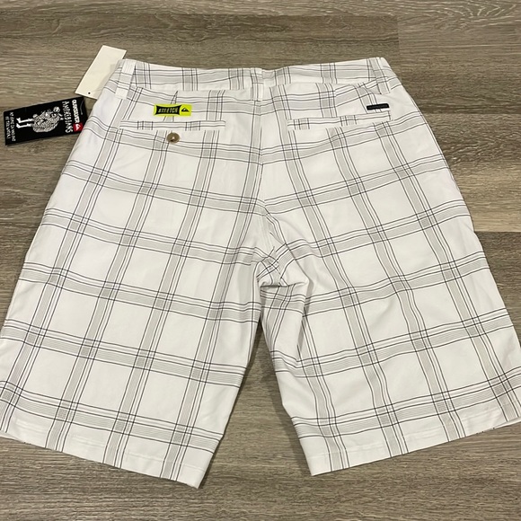 🆕 Men’s Quiksilver Amphibians walk shorts Size 31 - Picture 2 of 4